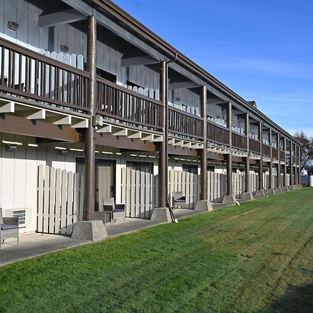 Edgewater Inn And Suites, Ascend Hotel Collection Coos Bay Exterior photo